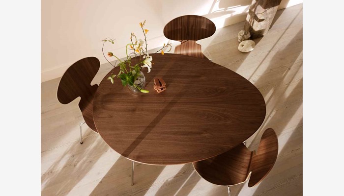 FH_Egg_Table_Walnut_Ant_chair_walnut_Ikebana_vase_small_RGB